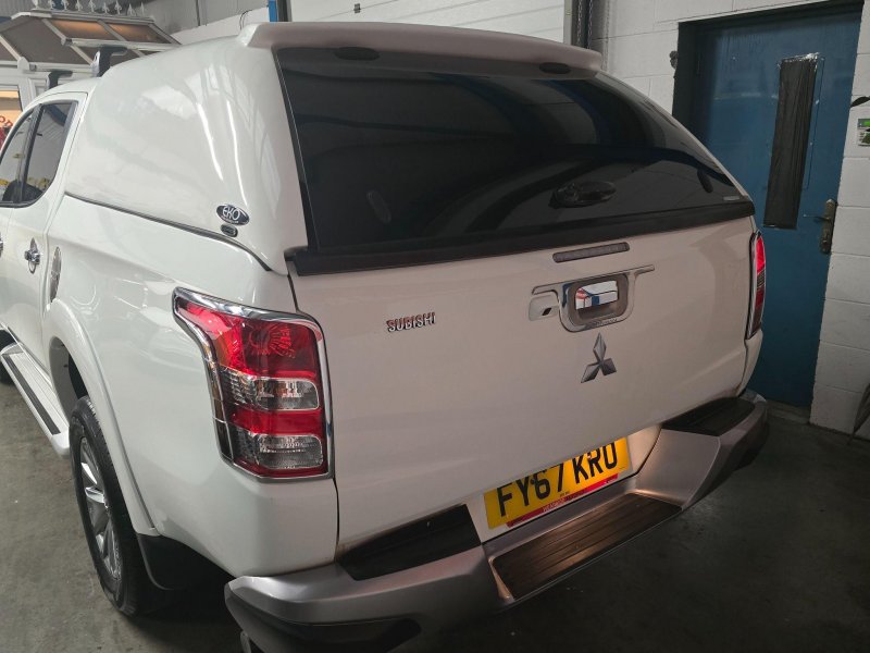 MITSUBISHI L200