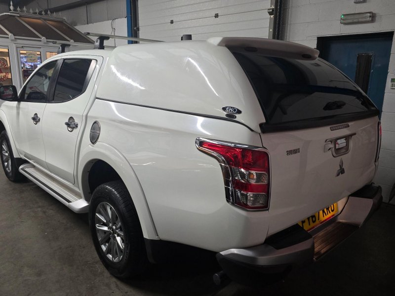 MITSUBISHI L200
