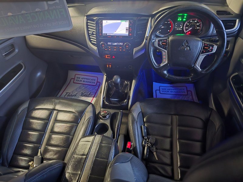 MITSUBISHI L200